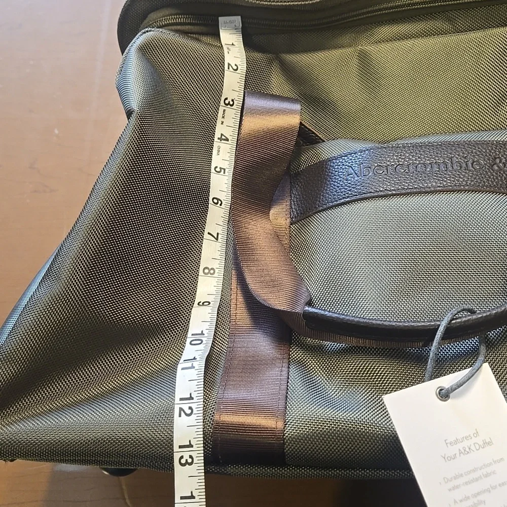 NWT Abercrombie & Kent Large Travel Safari Army Green And Brown Duffle Bag